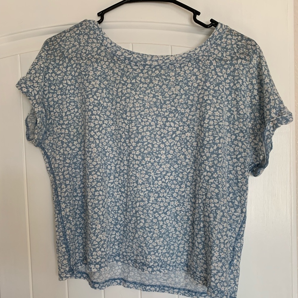 Blue and white floral Cape Juby casual tee, size Medium